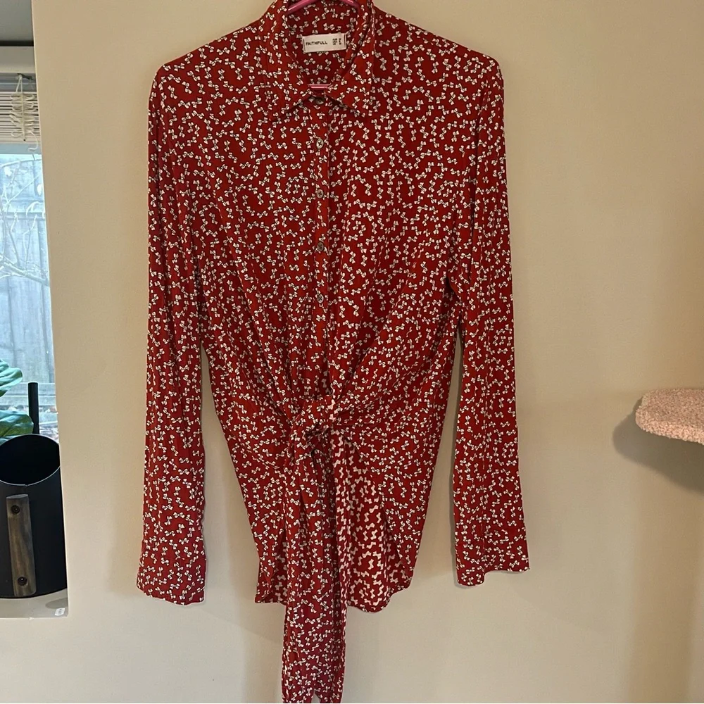 Faithfull The Brand Hosk Top in Pin‎ Up Bow Print Red - Picture 2 of 5